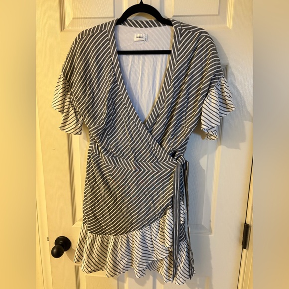 SUBOO Dresses & Skirts - Suboo Striped Asymmetrical Dress in Gray and White Medium